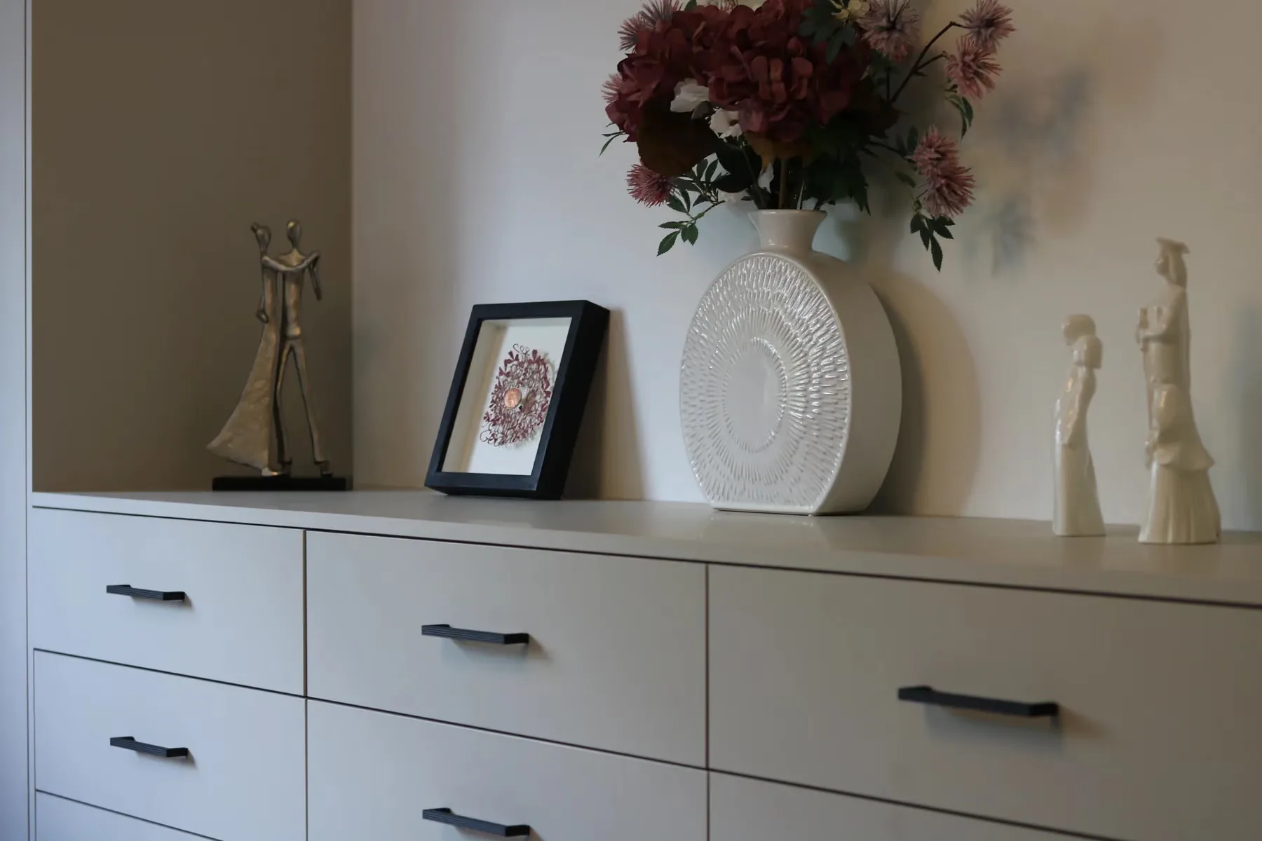 Bespoke grey drawer interiors, detail